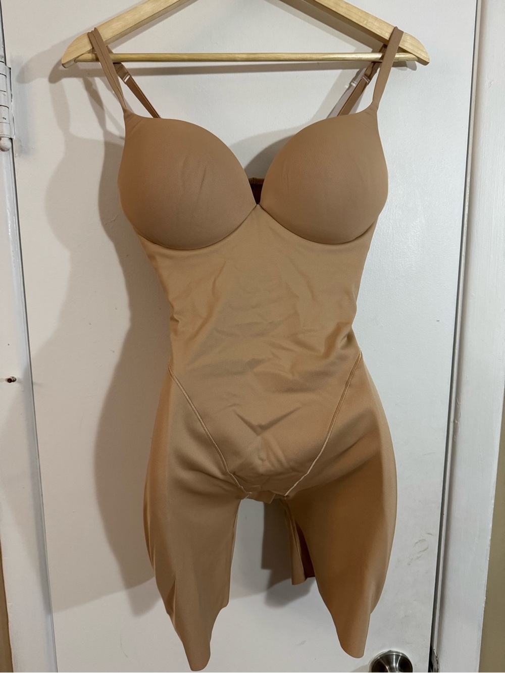 SKIMS Nude Full Body Shaper Bodysuit with Built-In Bra – Size M